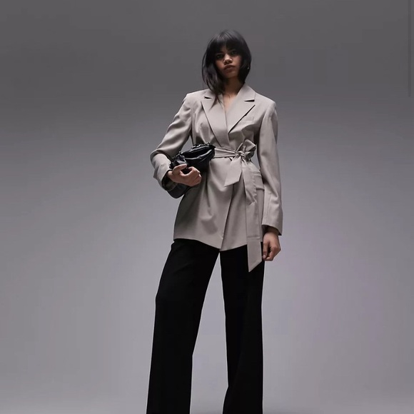TOPSHOP Belted Long-Line Blazer in Taupe - Picture 4 of 6